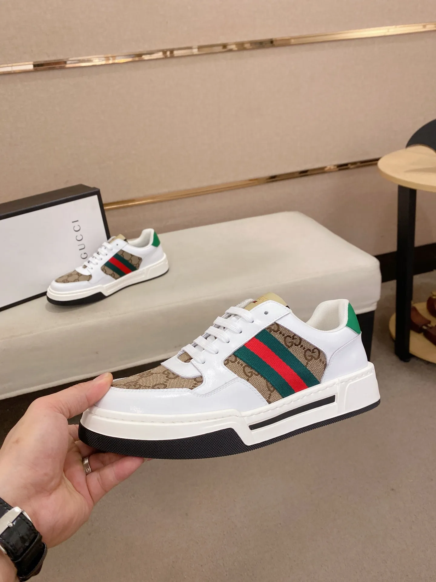 Men's Men's Shoes💰 420💰【Gucci】Gucci men's latest series of casual shoes! The official website is built 1:1. The upper is made of imported high-quality cowhide, and the lining is made of high-quality sheepskin, which is soft and comfortable. Picky selection of materials and exquisite workmanship give you the best enjoyment. Number of yards: 38-44 yards.